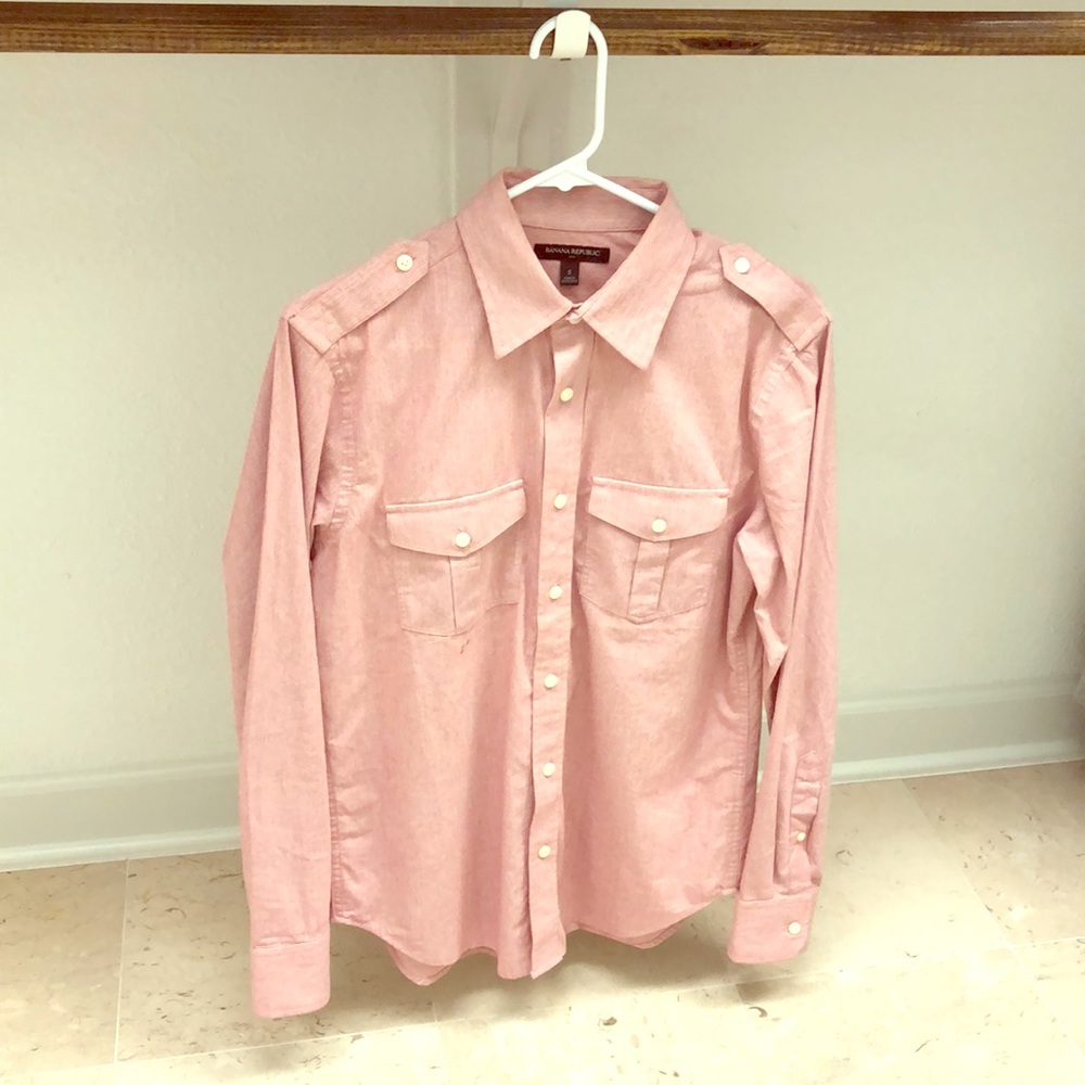Men’s coral buttoned down shirt